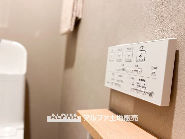 MAC羽村コートⅡのトイレ|【Warm water flush toilet】
◆温水洗浄便座付きトイレ◆お掃除も楽々。快適に過ごすためには今や欠かせない設備の一つです。壁掛けリモコンで使いやすくいつでも清潔に保てます。