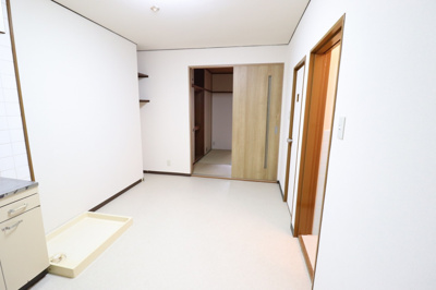 【居間・リビング】 | 三進ビル