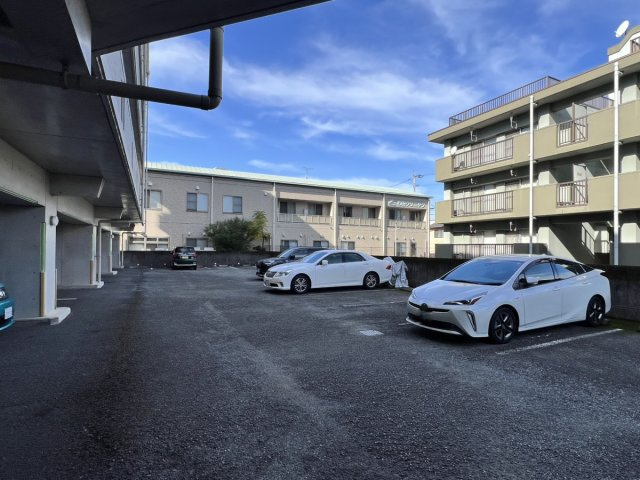 第2サンライズマンションの駐車場