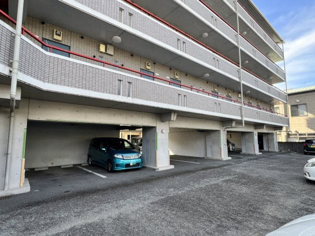 第2サンライズマンションの駐車場