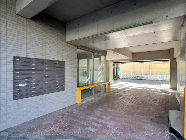 第2サンライズマンションのエントランス