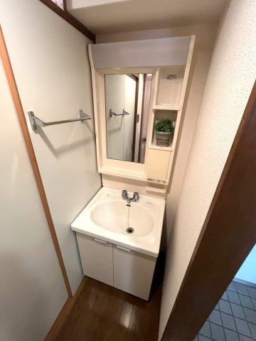 第2サンライズマンションの独立洗面台