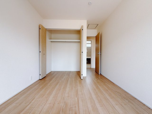 【新築戸建】前橋市高花台2丁目の洋室|■1階洋室｜1階各居室には収納をご用意しています♪常にお部屋を綺麗に保てます！小さなお子様も自然とお片付けができるようになるのでうれしいですよね！
