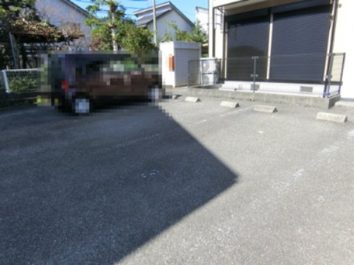 一翠館の駐車場