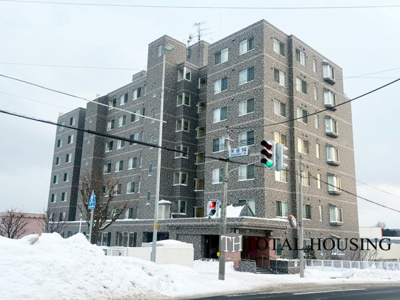 【外観】 | コープ野村南郷アネックス | 流行に左右されず、将来にわたって価値が継続する「上質」な佇まい。おしゃれな雰囲気や自然の潤い、親しみやすさといった暮らしを豊かにしてくれる住空間です。