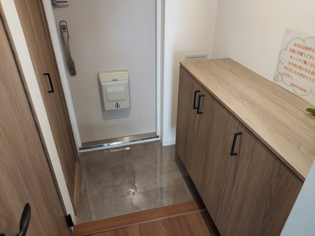 ジャルダン宝塚中山台弐番館A棟の玄関