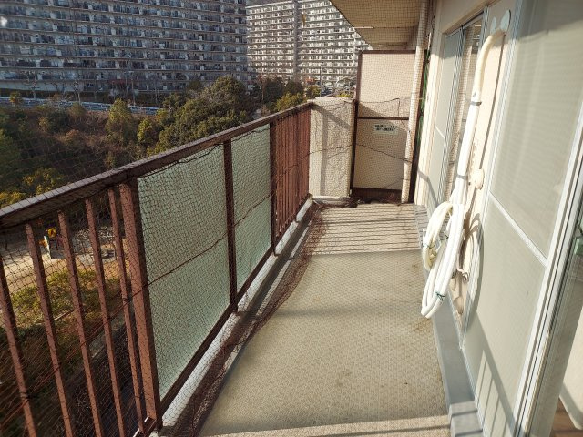 ジャルダン宝塚中山台弐番館A棟のバルコニー