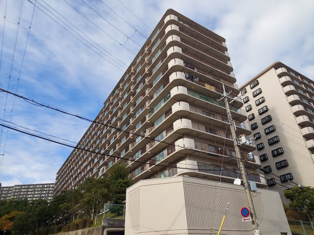 ジャルダン宝塚中山台弐番館A棟の外観