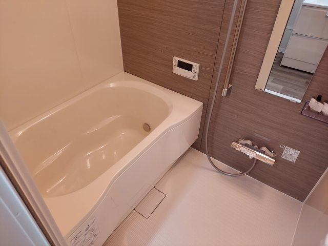 ジャルダン宝塚中山台弐番館A棟の浴室|浴室乾燥機付き