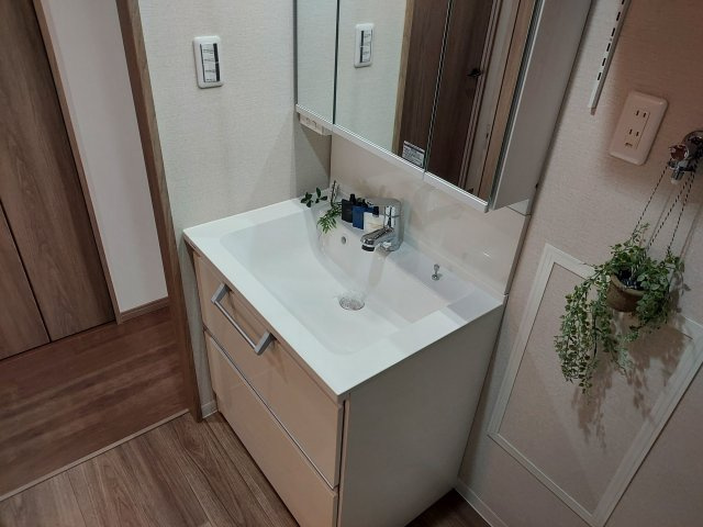 ジャルダン宝塚中山台弐番館A棟の独立洗面台|洗面化粧台