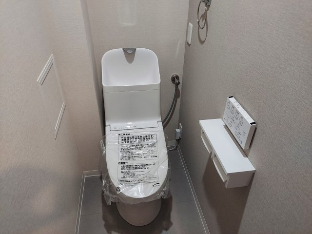 ジャルダン宝塚中山台弐番館A棟のトイレ|温水洗浄便座付き