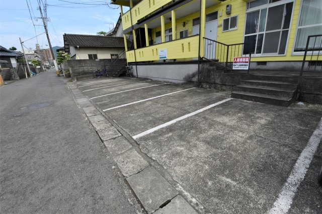 コア・コーポ錦の駐車場