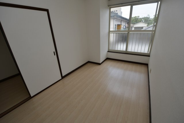 コア・コーポ錦の洋室