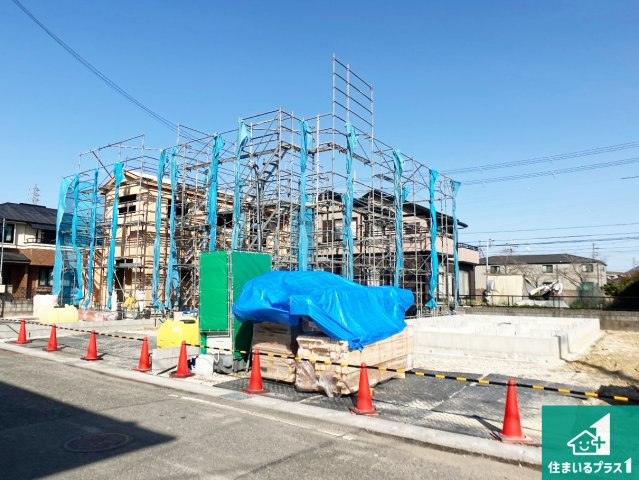 加東市上滝野　新築一戸建ての外観|周辺は落ち着いた街並みの住宅地！子育てがしやすい住環境です！まだ未完成ですが、現地でしかわからない事もございます。是非一度ご覧ください。