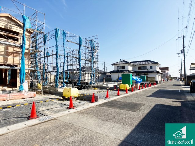加東市上滝野　新築一戸建ての前面道路含む現地写真|周辺は落ち着いた街並みの住宅地！子育てがしやすい住環境です！まだ未完成ですが、現地でしかわからない事もございます。是非一度ご覧ください。