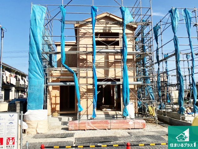 加東市上滝野　新築一戸建ての外観|周辺は落ち着いた街並みの住宅地！子育てがしやすい住環境です！まだ未完成ですが、現地でしかわからない事もございます。是非一度ご覧ください。