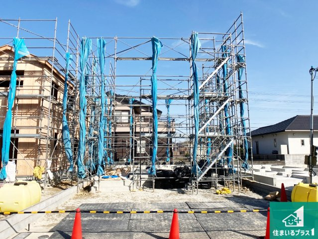 加東市上滝野　新築一戸建ての外観|周辺は落ち着いた街並みの住宅地！子育てがしやすい住環境です！まだ未完成ですが、現地でしかわからない事もございます。是非一度ご覧ください。