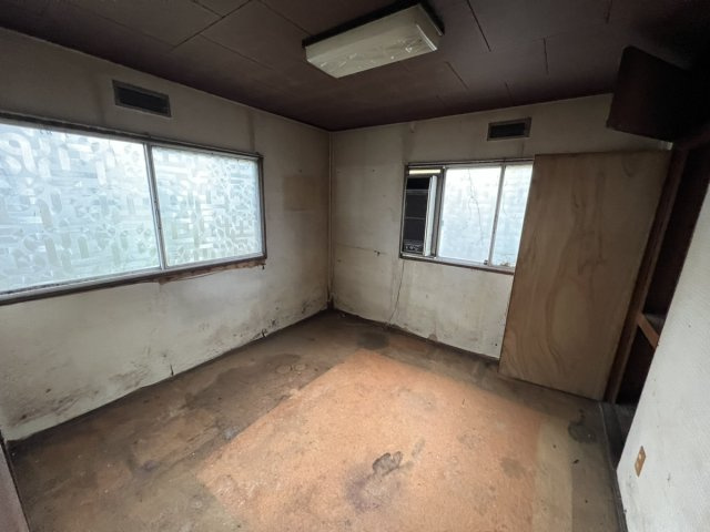 笹原町戸建ての洋室