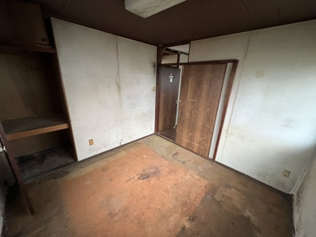 笹原町戸建ての洋室