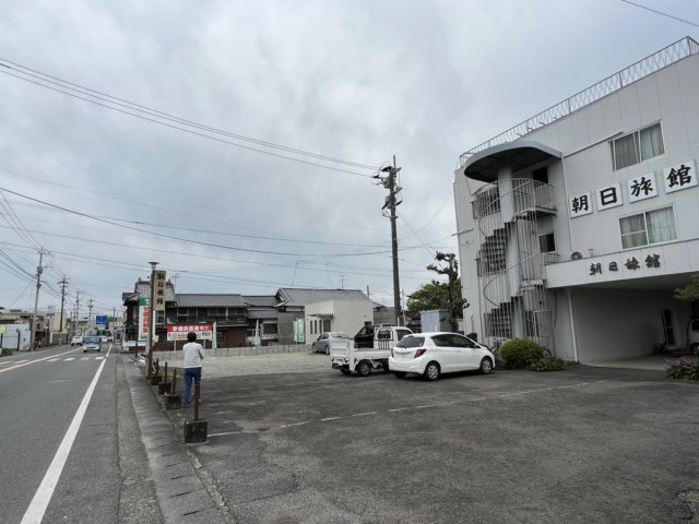 朝日旅館の駐車場