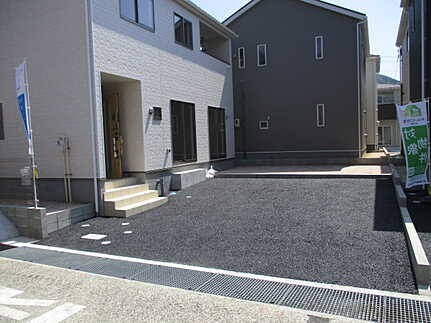 広島市佐伯区八幡1丁目　新築一戸建て(全6棟)の駐車場