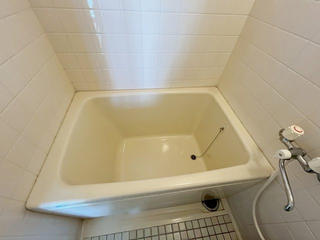 メゾンド中山の浴室|きれいなお風呂です