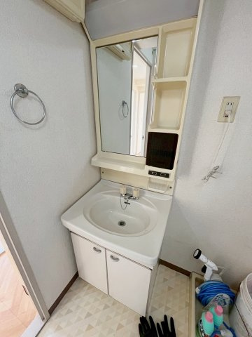 メゾンド中山の洗面所|スペースが確保できる洗面所です