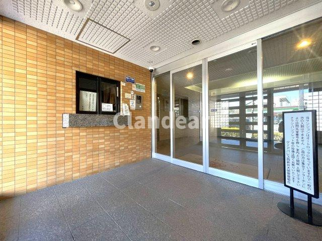 ダイアパレス西新井大師のエントランス|ドキドキの新生活も、安心してスタート。ぴったりの住まいを見つけませんか？クランディアが一緒に住まい選びをサポートします‼　まずは、お気軽にお問合せください　＃クランディア
