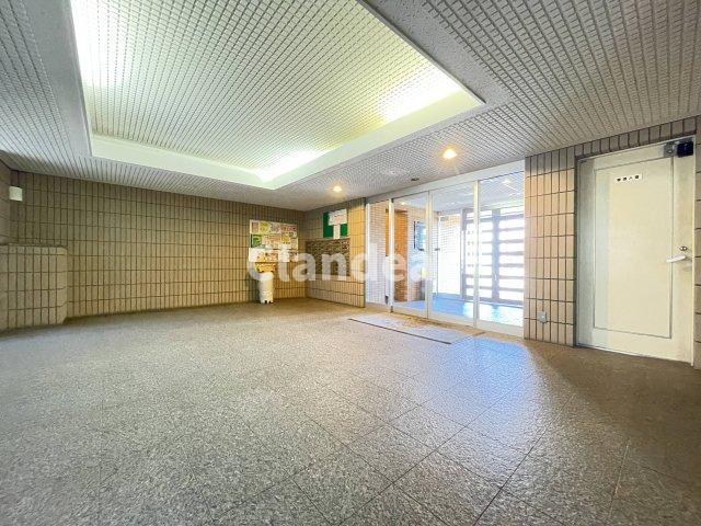 ダイアパレス西新井大師のロビー|ドキドキの新生活も、安心してスタート。ぴったりの住まいを見つけませんか？クランディアが一緒に住まい選びをサポートします‼　まずは、お気軽にお問合せください　＃クランディア