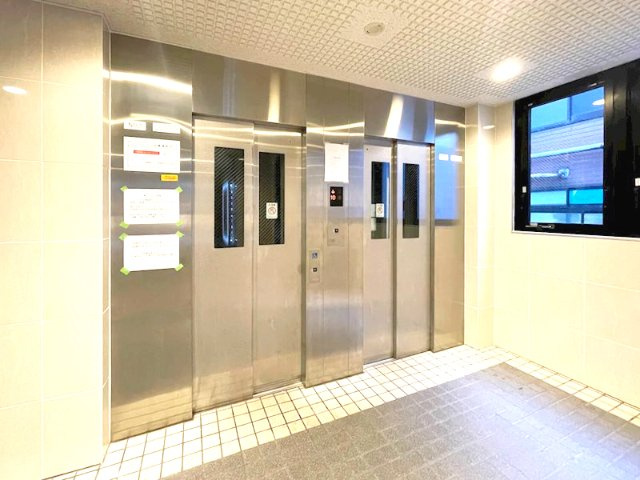 ヴィヴ・ラ・サンクのその他共用部分|エレベーター２基ございます。