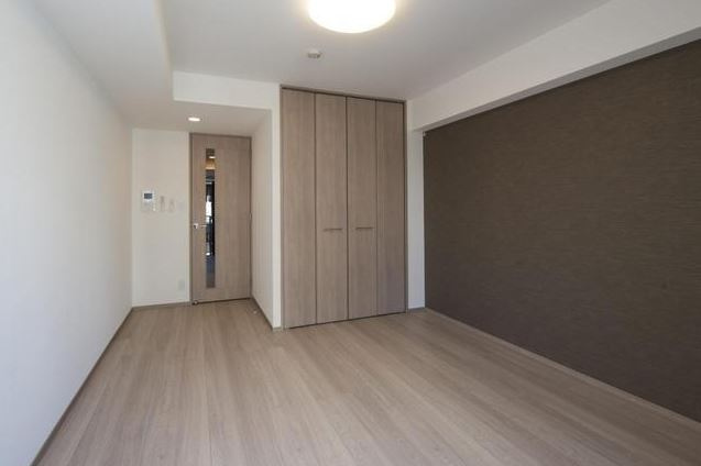 ＤＩＰＳ新宿御苑の内装|おしゃれなアクセントクロス