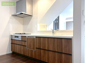 【キッチン】 | ショッピングモール近く　食洗機付　LDK19帖　1号棟　浜町 | 同タイプ　使いやすく機能的なシステムキッチン