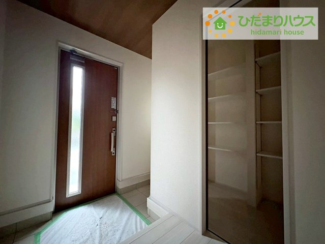 常陸大宮市中富町第3　新築戸建　2号棟の玄関|丁度良い靴箱のサイズ♪これだけあれば家族全員の靴がしまえてスッキリ(^O^)