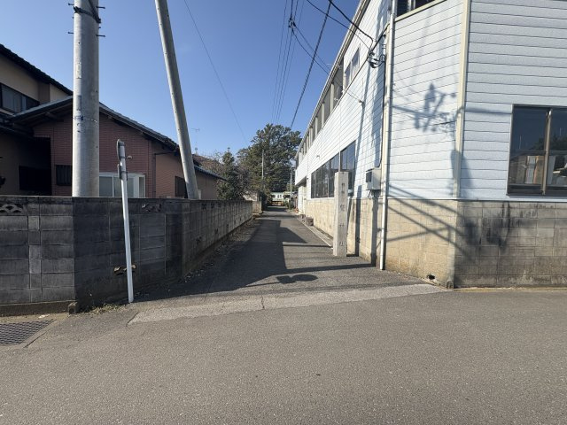 白岡市寺塚の古家付売地の前面道路含む現地写真