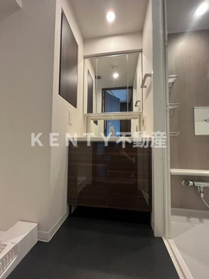 【独立洗面台】 | クレストコート大岡山 | 独立洗面台、小物を置くことができて便利です