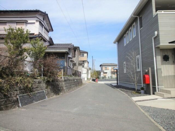 知多郡阿久比町大字草木字北屋敷　売り土地の前面道路含む現地写真|前面道路含む現地写真です