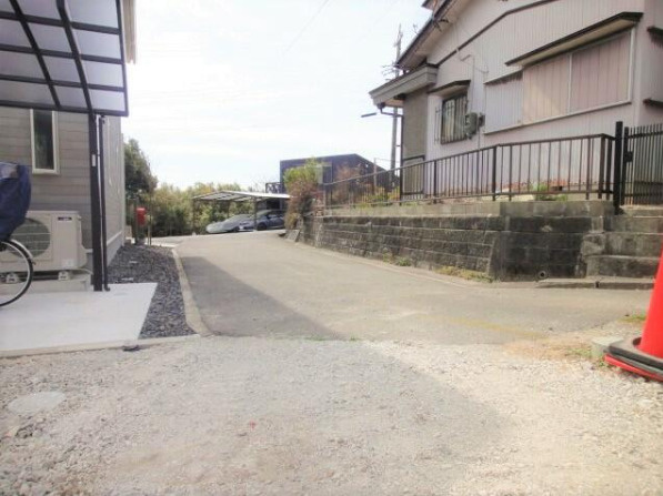 知多郡阿久比町大字草木字北屋敷　売り土地の前面道路含む現地写真|前面道路含む現地写真です