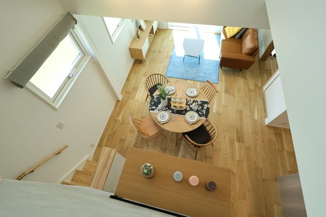 福生市福生　未入居住宅のその他|吹き抜け×リビング階段で、家族の会話が自然に生まれます♪