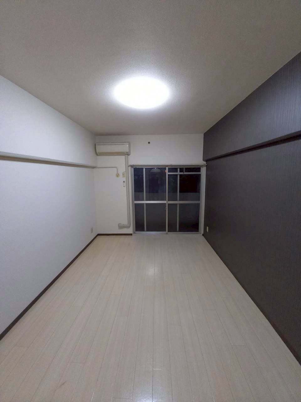 折尾ハイツの居間・リビング