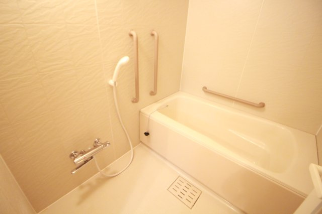 アルカンシエルの浴室|同間取りの別号室のお写真です。