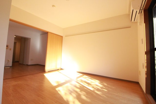 アルカンシエルの居間・リビング|同間取りの別号室のお写真です。