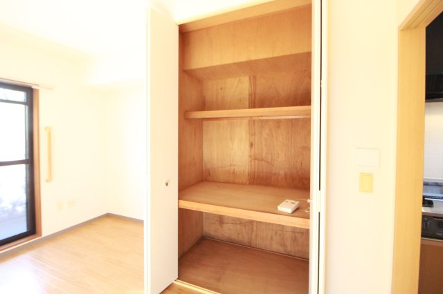 アルカンシエルの収納|同間取りの別号室のお写真です。