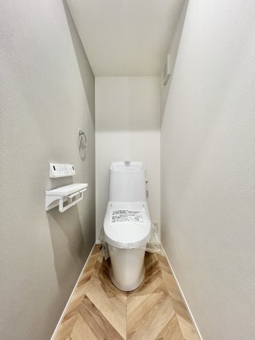 中央区入野町のトイレ|トイレは各階に設置されており、朝の忙しい時間帯もスムーズに使用可能です。
