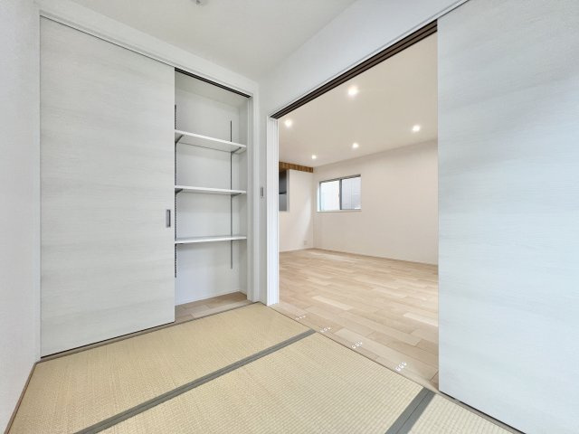 中央区入野町の和室|リビングと繋がる和室。ホッと心が安らぐ場所で、一部屋和室があると嬉しいですね！