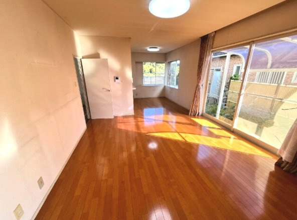 山武市木原　中古戸建の居間・リビング|JR総武本線日向駅徒歩約15分 4LDK  カーポート1台 ハウスクリーニング済み 閑静な分譲地内