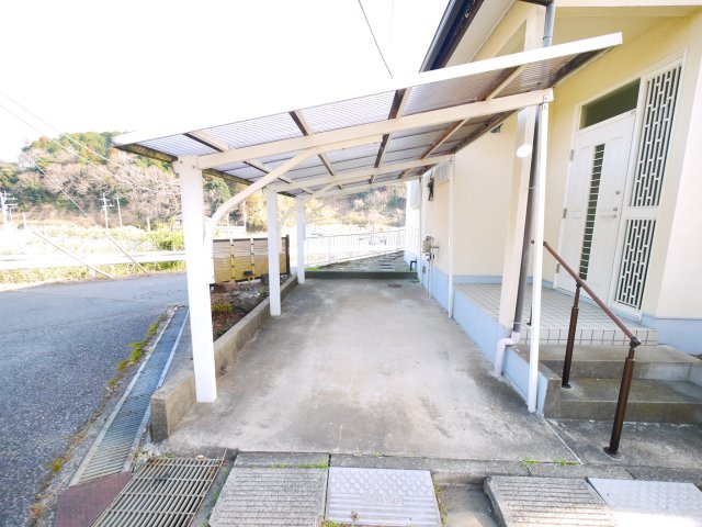 山武市木原　中古戸建の駐車場|JR総武本線日向駅徒歩約15分 4LDK  カーポート1台 ハウスクリーニング済み 閑静な分譲地内