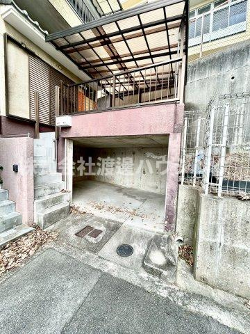 東大阪市六万寺町1丁目一戸建ての駐車場