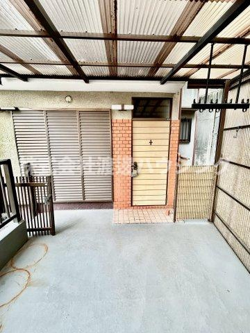 東大阪市六万寺町1丁目一戸建てのエントランス