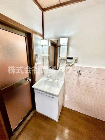 東大阪市六万寺町1丁目一戸建ての洗面所