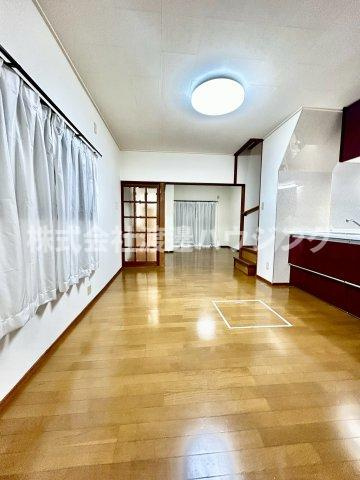 東大阪市六万寺町1丁目一戸建ての居間・リビング